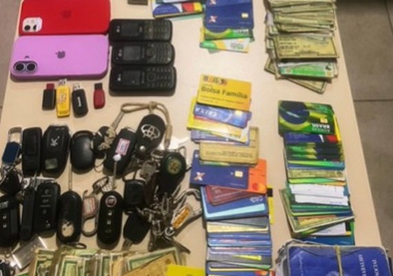 Preso em Penedo suspeito de agiotagem com 191 cartões de crédito e diversos documentos