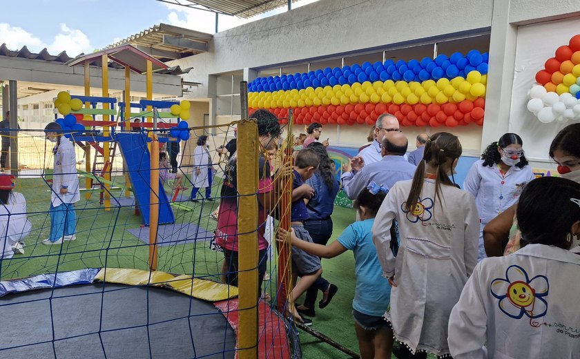 No dia do aniversário do SUS, Telesil entrega parque infantil no ambulatório do HUPAA-Ufal