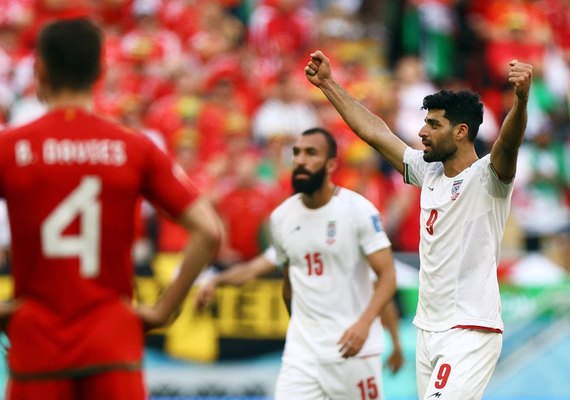 Irã derrota País de Gales nos minutos finais e sonha com classificação às oitavas