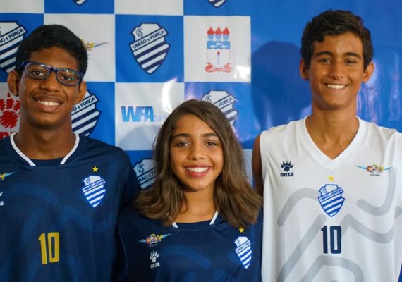 CSA apresenta atletas de natação para projeto olímpico do clube