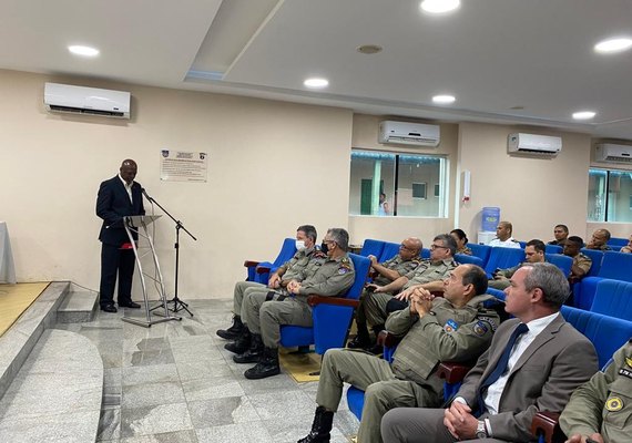 Coronel da PM ministra palestra em curso de Polícia Judiciária