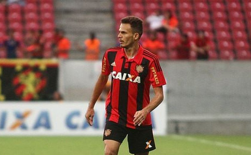 Flamengo acerta com Sport a contratação do lateral-esquerdo Renê
