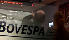 Bovespa bate recorde histórico e fecha a 74 mil pontos