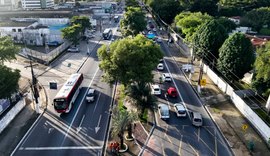 Defesa Civil de Maceió realiza projeção de copas de árvores na Fernandes Lima para podas preventivas