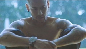 Neymar Jr. estrela clipe de Karen K; assista 'Me Virando'