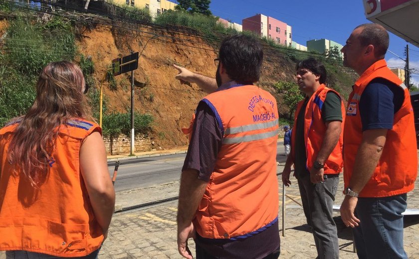 Técnicos da Defesa Civil Nacional fazem levantamento de áreas de risco em Maceió