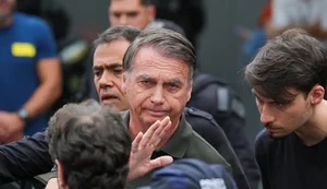 Moraes nega pedido da defesa e mantém prisão domiciliar de Bolsonaro
