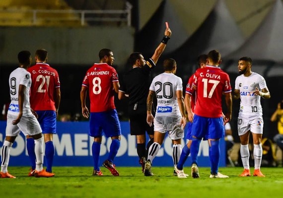 Santos supera expulsão de Gabigol e vence Nacional com golaço de Rodrygo