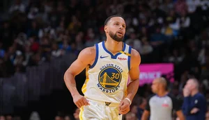 Stephen Curry quebra mais um recorde nos playoffs da NBA