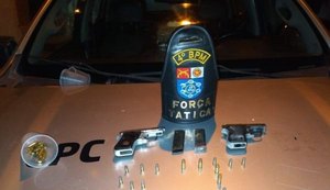 PM flagra ilícitos e retira drogas e cinco armas de fogo de circulação