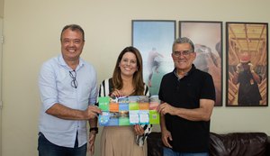 Sedetur entrega guias de bolso para cidades turísticas de Alagoas