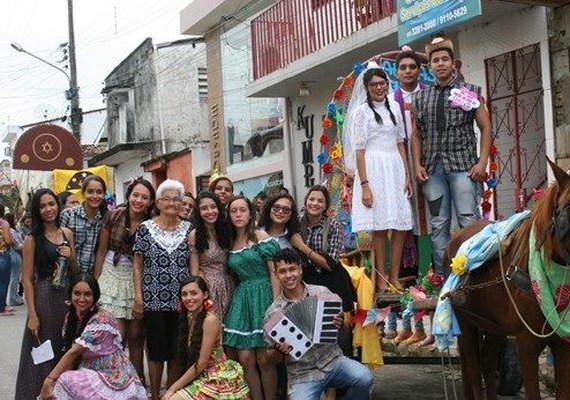 Carroçada Junina marca festejos de alunos da rede estadual de União dos Palmares