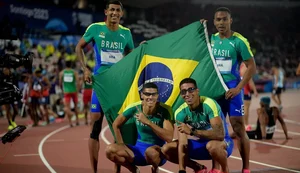Brasil conquista o ouro no revezamento 4x400m masculino