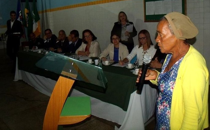 Moradores cobram serviços públicos em sessão itinerante da Câmara de Arapiraca