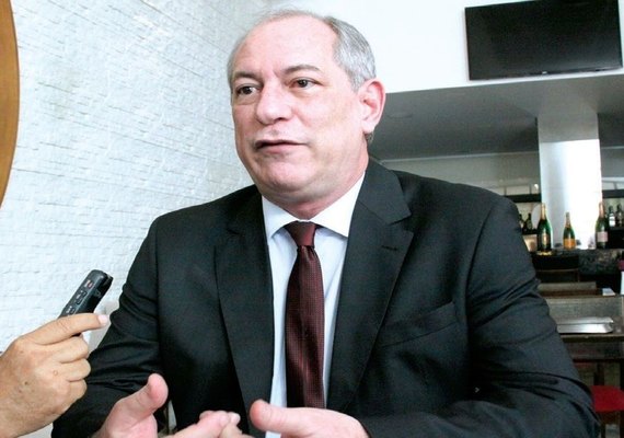 Ciro Gomes: Elite amordaça política brasileira com censura e intimidação