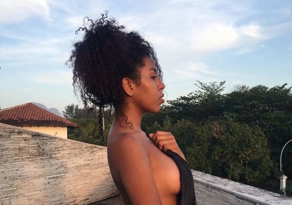 Giovanna Jacobina, irmã de Gracyanne Barbosa, posta foto provocante na web