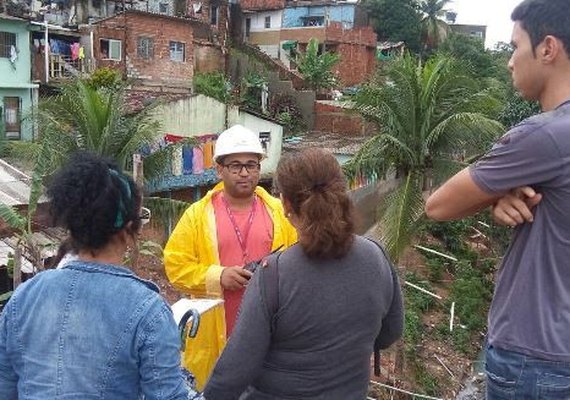 Estudantes de Arquitetura visitam obras de mobilidade nas grotas de Maceió