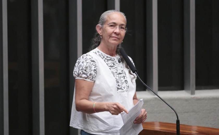 Heloísa Helena retorna ao Congresso com discurso inflamado contra injustiças e em defesa dos mais pobres