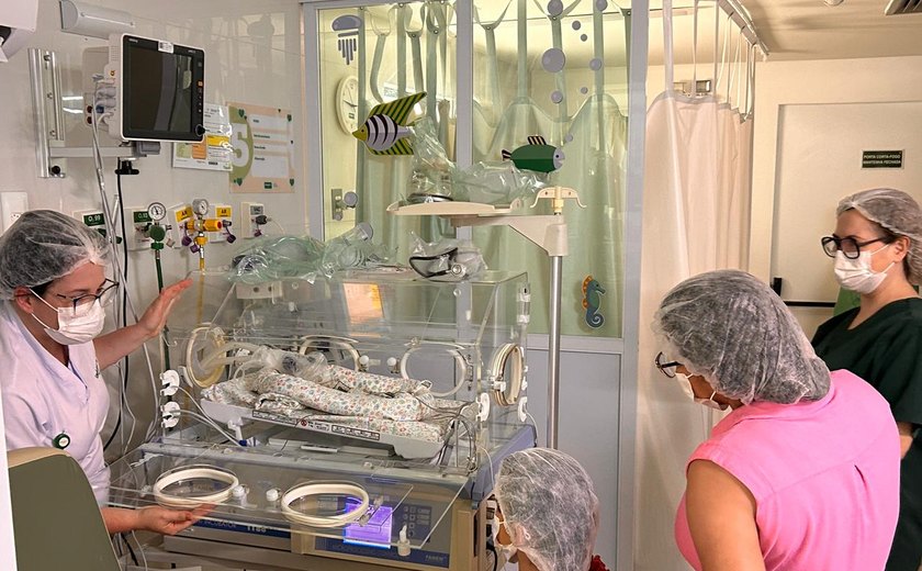 Novembro Roxo: reencontro no Hospital Unimed Farol celebra o cuidado e a força dos prematuros