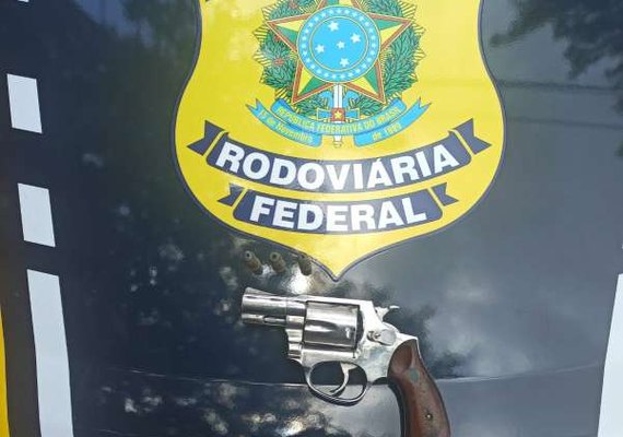 PRF em Alagoas prende homem por porte ilegal de arma em Rio Largo