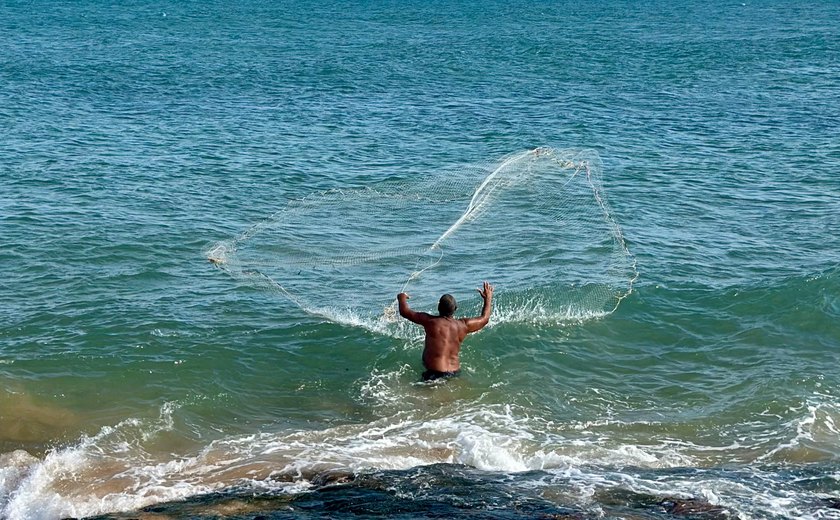 Caravana traz a Alagoas atendimento para pescadores que podem buscar indenização por vazamento de óleo