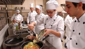 Sine oferece vagas de cozinheiro, vendedor, nutricionista e professor de inglês