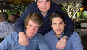 Filho de Faustão, de 16 anos,  usa relógio de R$ 230 mil em foto com amigos