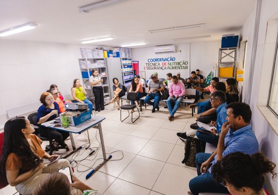 Semed Maceió seleciona 17 cooperativas para fornecer alimentos da merenda escolar