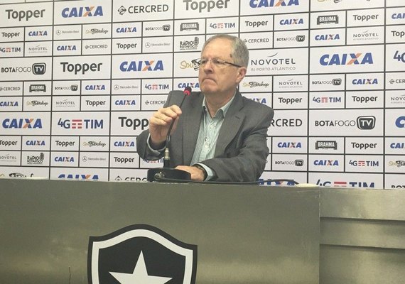 Presidente do Botafogo minimiza cobrança de Jair por reforços