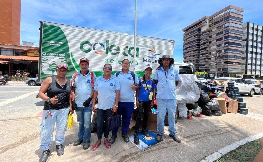 Cooperativa coleta materiais recicláveis durante evento esportivo na orla