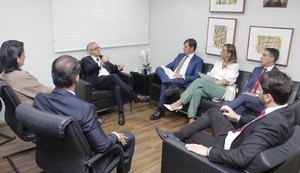 Corregedor-geral interino dialoga com representantes da OAB/AL