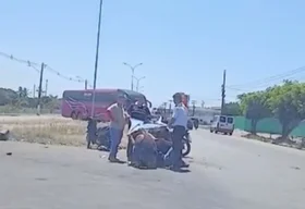 Colisão entre caminhonete e moto deixa dois homens feridos na AL-220