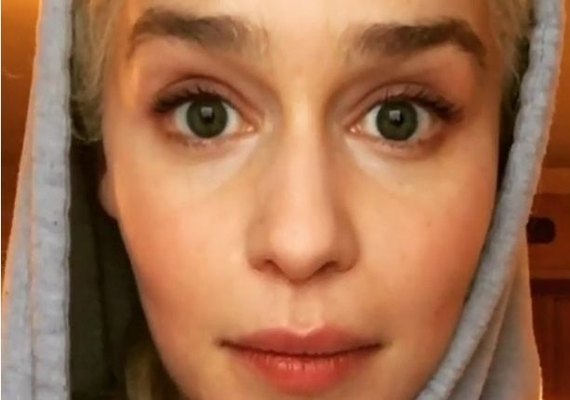 Emilia Clarke publica vídeo voltando ao set da 7ª temporada de Game of Thrones