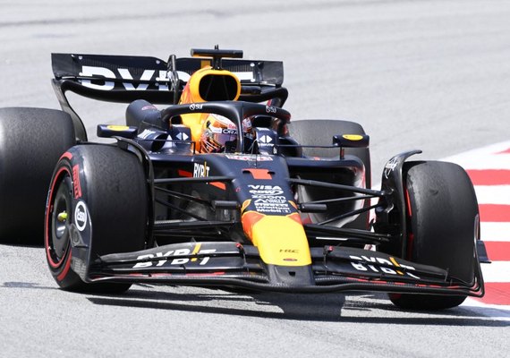 Max Verstappen vence GP da Espanha após batalha contra Lando Norris