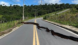 Avenida que liga parte alta à baixa de São Miguel dos Campos é 100% interditada após formação de rachadura