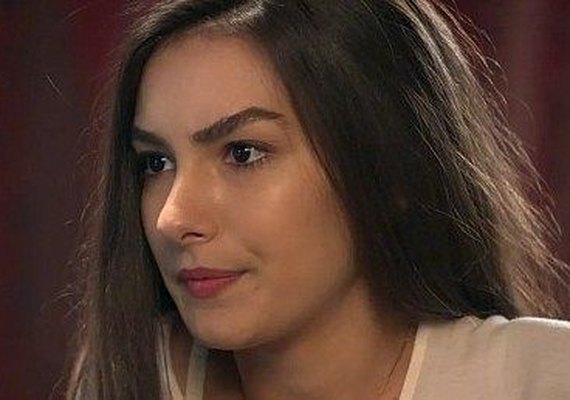 'Rock Story': Yasmin arruma estágio com estilista e vira faxineira de luxo