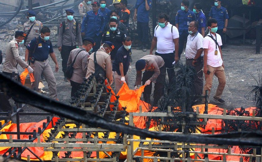Explosão em fábrica de fogos de artifício deixa dezenas de mortos na Indonésia