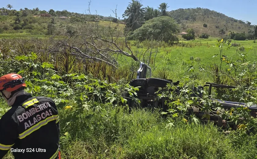 Motorista morre após caminhão-pipa capotar na zona rural de Água Branca