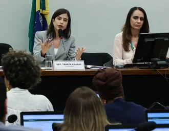 Proposta que criminaliza misoginia avança na Câmara dos Deputados
