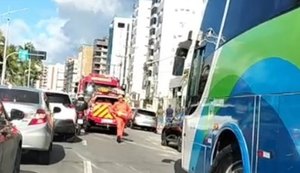 Fogo em gerador de condomínio na Ponta Verde mobiliza bombeiros