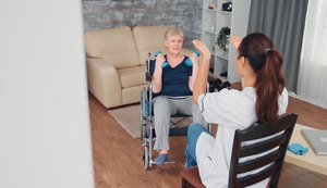 Terapia Ocupacional ajuda idosos a retomar autonomia e qualidade de vida após AVC