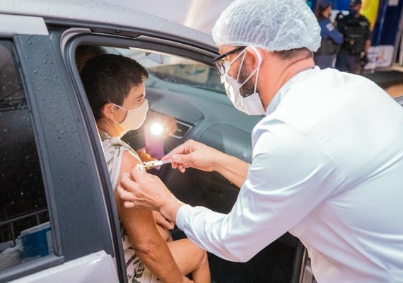 Prefeito JHC anuncia vacinação para pessoas com 40 anos, a partir das 12h de hoje (2)