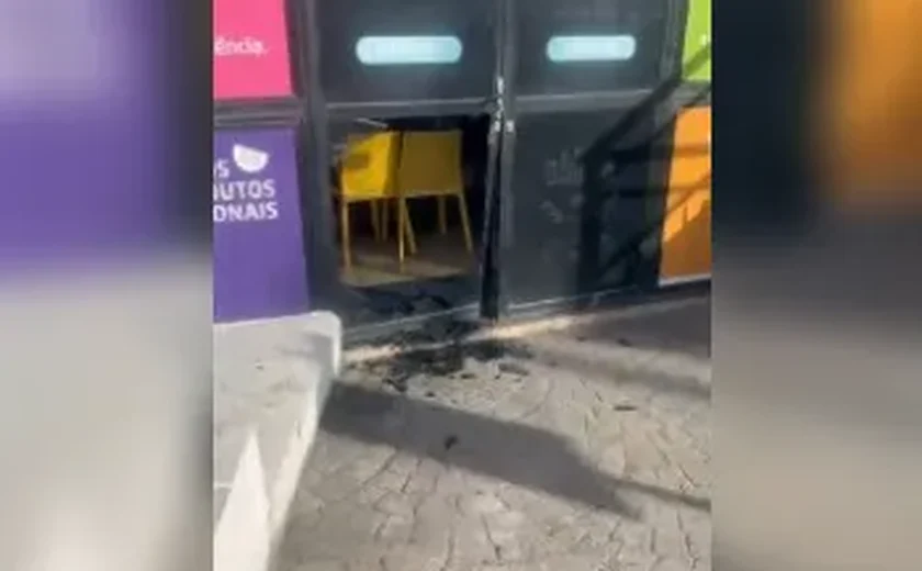 Conveniência é arrombada durante a madrugada na orla de Maceió