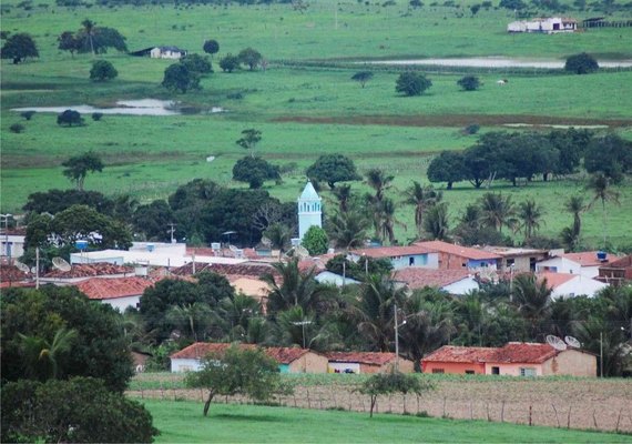 Criminosos invadem três residências e roubam objetos e dinheiro de uma mesma família