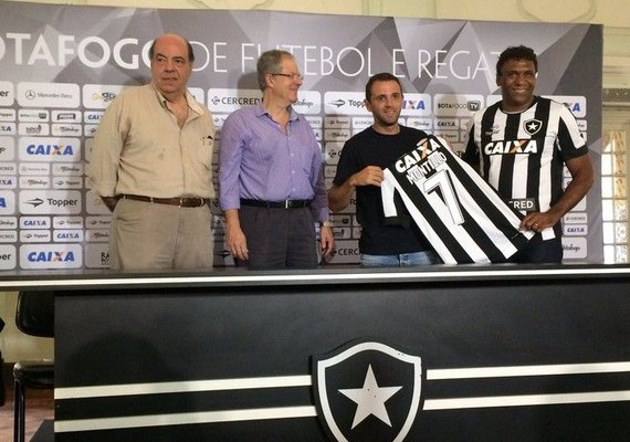 Argentino Montillo é apresentado no Botafogo com pompas para a torcida