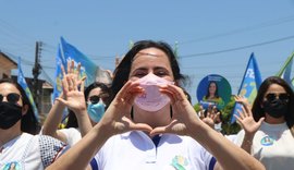 Fabiana percorre bairro Brasília na manhã deste sábado