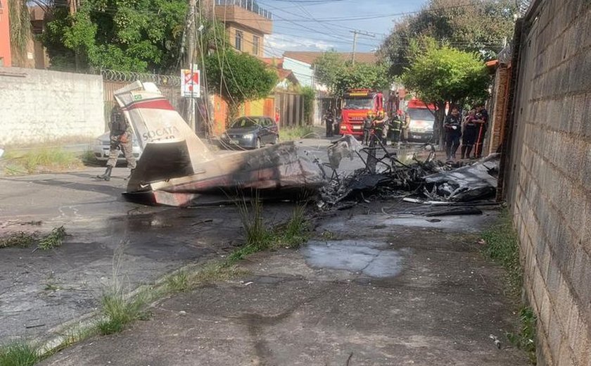 Avião de pequeno porte cai e deixa um morto em Belo Horizonte