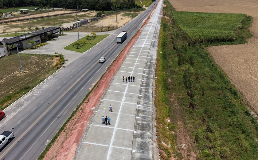 Ministro vistoria avanço do Arco Metropolitano de Maceió, com 7,18 km de pavimentação executados