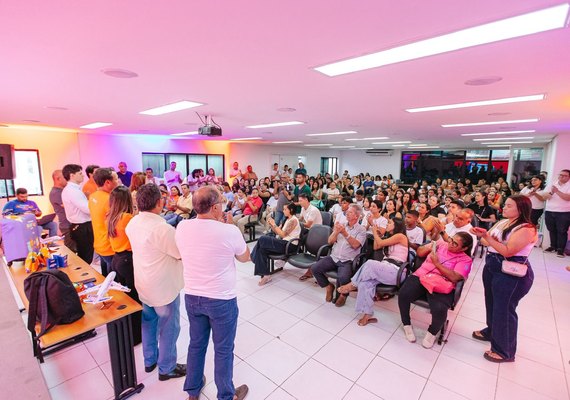 Hora de voar: Prefeito Remi Filho anuncia nova turma para intercâmbio em Londres
