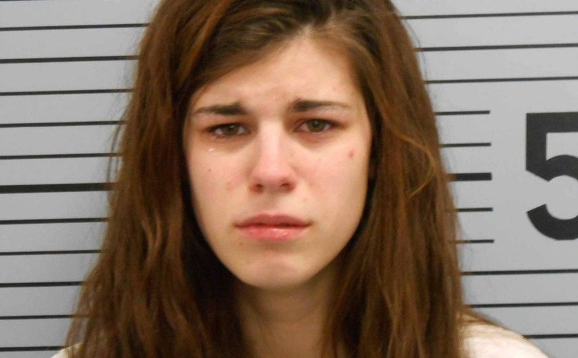Jovem de 19 anos é presa após engravidar de garoto de 14 anos